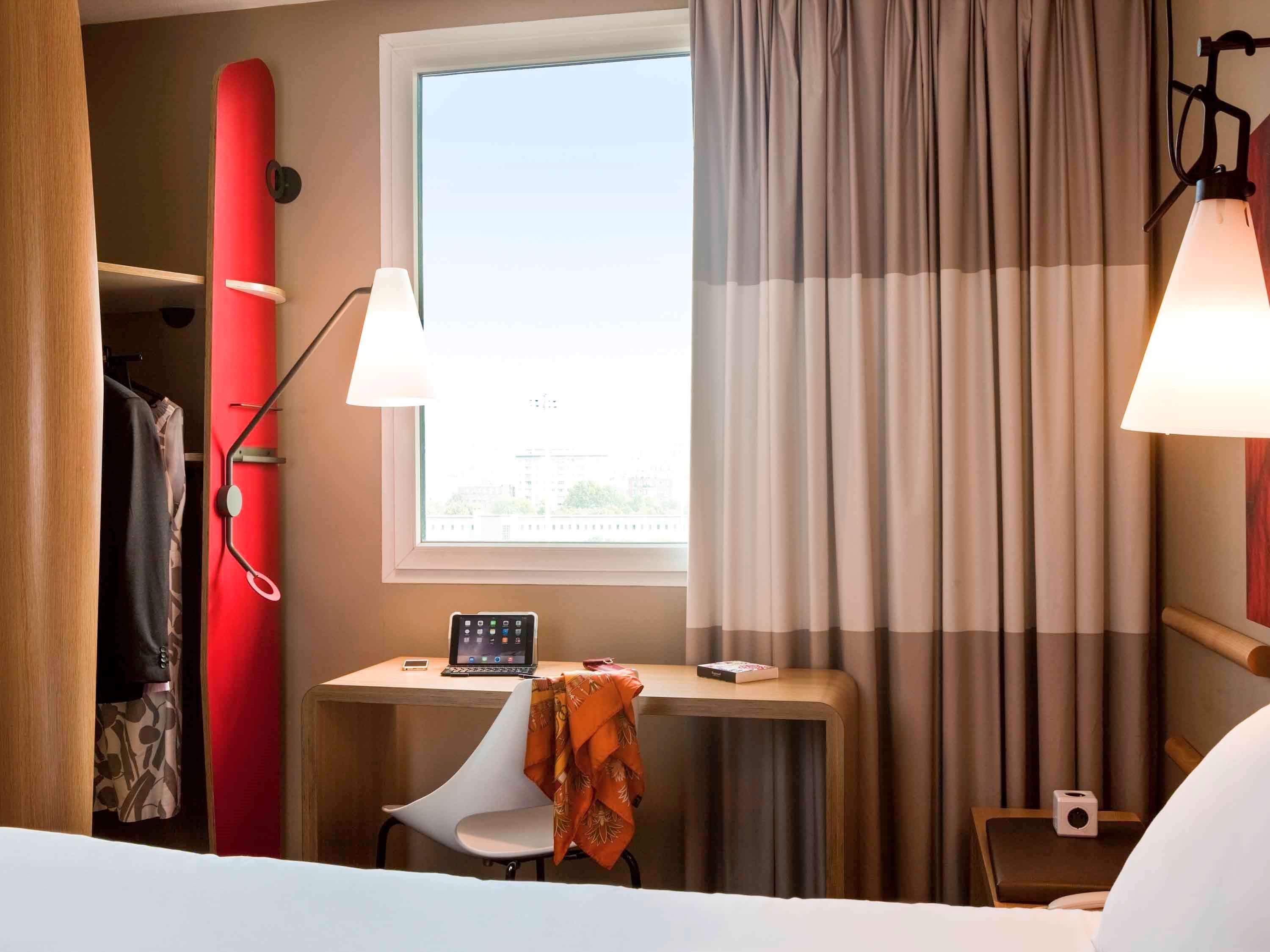 Ibis Paris Porte De Clichy Centre Екстериор снимка